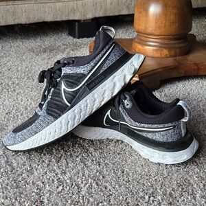 React Infinity Run Flyknit 2 Black White